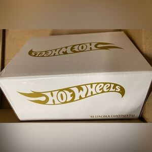 Hot Wheels White & Gold Collectible Box - '01 Lincoln Continental